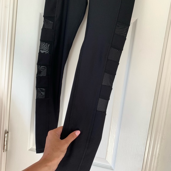 💥BOGO💥 Women’s black Yoga pants. Size XS Perfect condition - Picture 3 of 8